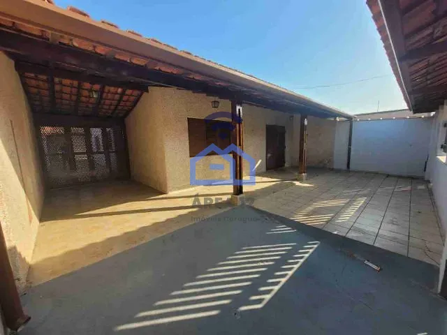 Casa com 300m² 4 quartos e 3 banheiros, à venda, no bairro Praia das Palmeiras em Caraguatatuba