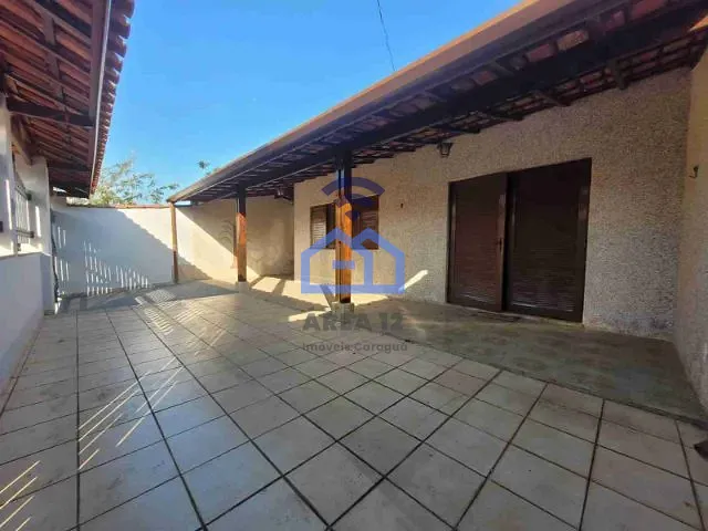 Casa com 300m² 4 quartos e 3 banheiros, à venda, no bairro Praia das Palmeiras em Caraguatatuba