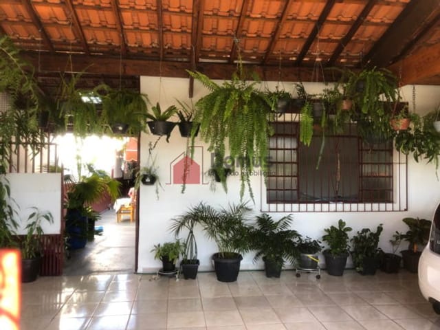 Casa com 300m², à venda, no bairro Parque São Domingos em Pindamonhangaba