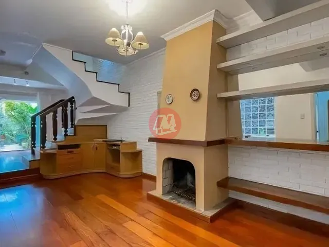 Casa com 220m² 3 quartos e 2 banheiros, à venda, no bairro Rio Branco em Porto Alegre