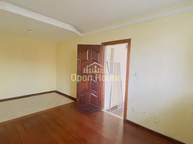 Casa com 91m² 3 quartos e 3 banheiros, à venda, no bairro Jardim Amália em Volta Redonda