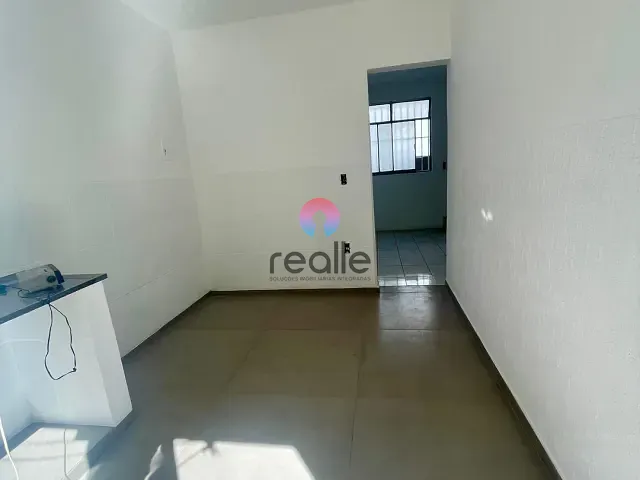 Casa 2 quartos e 1 banheiro, para alugar, no bairro Parque Xangri-Lá em Contagem