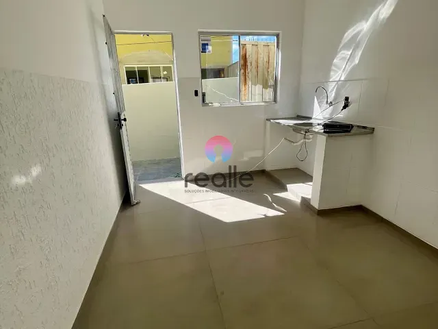 Casa 2 quartos e 1 banheiro, para alugar, no bairro Parque Xangri-Lá em Contagem