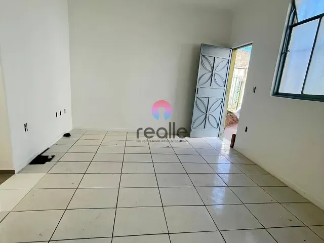 Casa 2 quartos e 1 banheiro, para alugar, no bairro Parque Xangri-Lá em Contagem