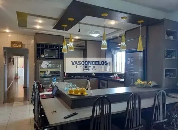 Casa, 6 quartos, 275 m² - Foto 1
