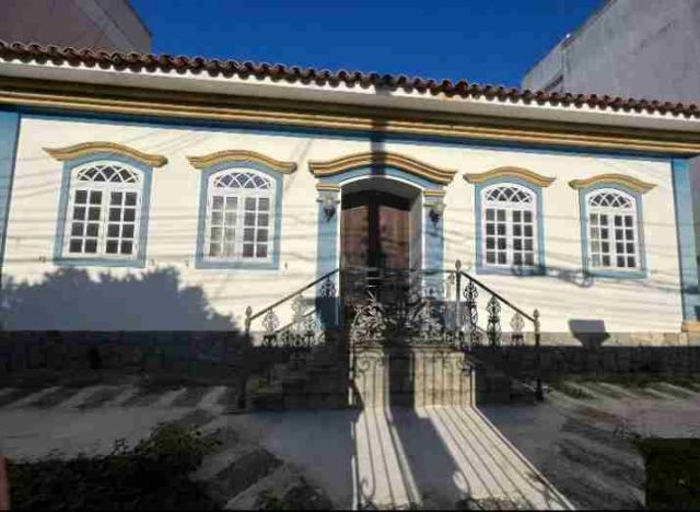 Casa 4 quartos e 3 banheiros, à venda ou para alugar, no bairro Parque Turf Club em Campos dos Goytacazes