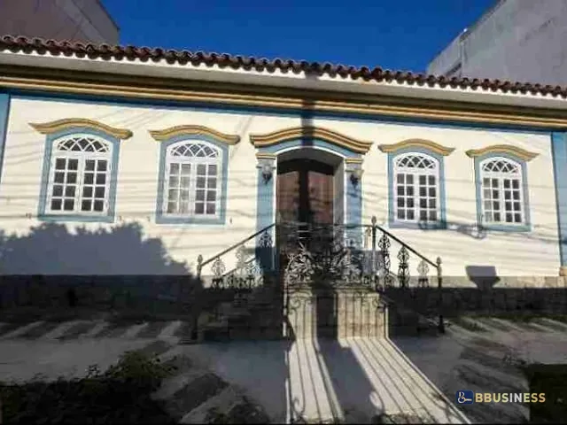 Casa 4 quartos e 3 banheiros, à venda ou para alugar, no bairro Parque Turf Club em Campos dos Goytacazes