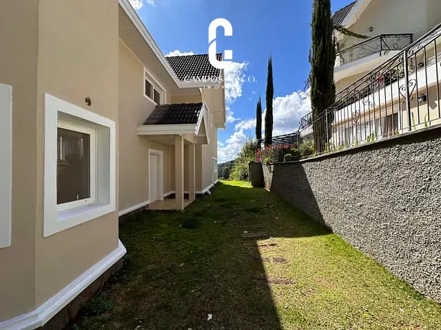 Casa com 1020m² 4 quartos e 4 banheiros, à venda ou para alugar, no bairro Manancial em Campos do Jordão