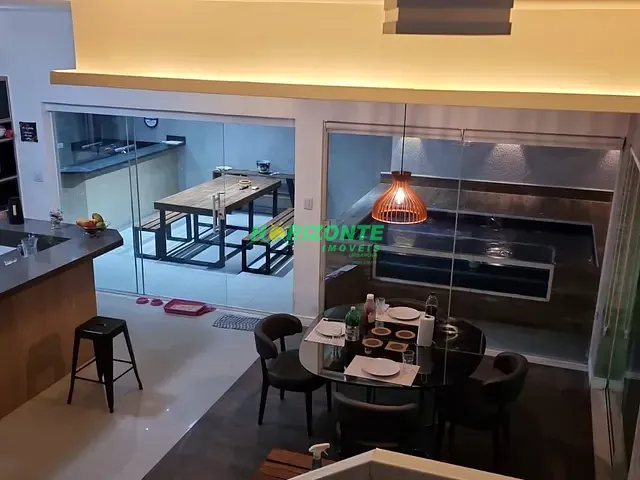 Casa com 298m² 3 quartos e 4 banheiros, à venda, no bairro Urbanova em São José dos Campos