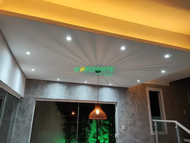 Casa com 298m² 3 quartos e 4 banheiros, à venda, no bairro Urbanova em São José dos Campos