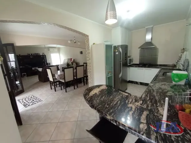 Casa com 960m² 8 quartos e 5 banheiros, à venda, no bairro Abranches em Curitiba