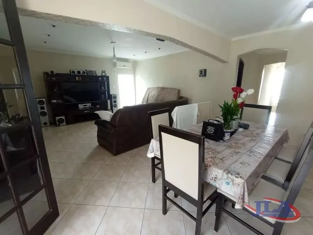 Casa com 960m² 8 quartos e 5 banheiros, à venda, no bairro Abranches em Curitiba