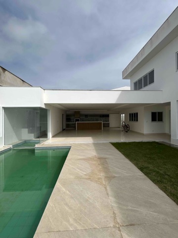 Casa com 600m² 4 quartos e 5 banheiros, à venda, no bairro Parque Rodoviário em Campos dos Goytacazes