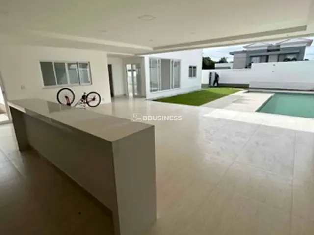 Casa com 600m² 4 quartos e 5 banheiros, à venda, no bairro Parque Rodoviário em Campos dos Goytacazes