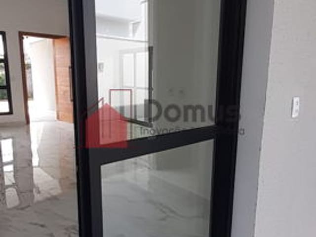 Casa com 186m², à venda, no bairro Residencial Vila Romana em Pindamonhangaba