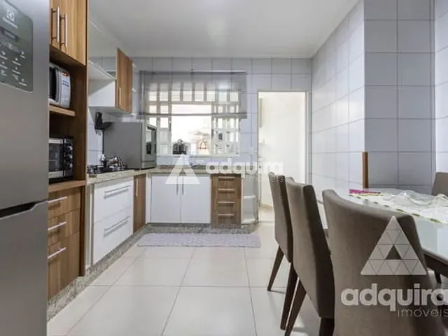 Sobrado 3 quartos e 3 banheiros, à venda, no bairro Estrela em Ponta Grossa