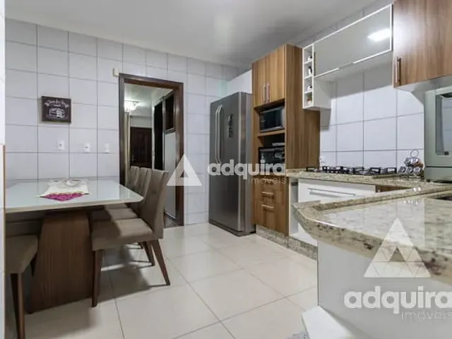 Sobrado 3 quartos e 3 banheiros, à venda, no bairro Estrela em Ponta Grossa