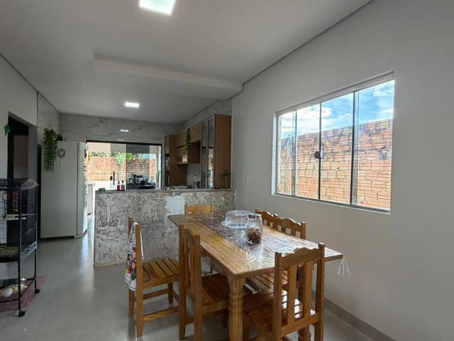 Casa com 300m² 2 quartos e 1 banheiro, à venda, no bairro Residencial Jardim Araguaia em Sinop