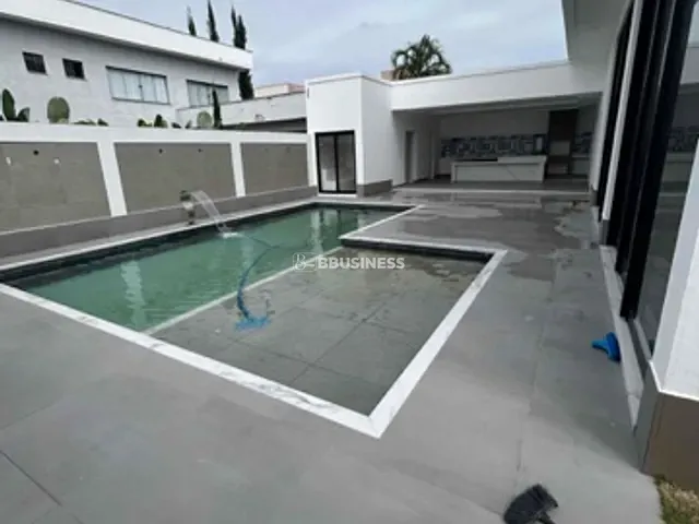 Casa com 600m² 4 quartos e 5 banheiros, à venda, no bairro Parque Rodoviário em Campos dos Goytacazes
