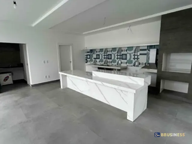 Casa com 600m² 4 quartos e 5 banheiros, à venda, no bairro Parque Rodoviário em Campos dos Goytacazes