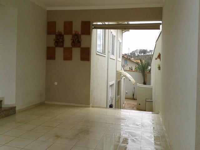 Foto do Casa - CASA para Venda
RESIDENCIAL NOVA FLORESTA, GUAXUPÉ
3 dormitórios sendo 1 suíte, 1 sala, 2 banheiros, 4 vagas
290 m² construída, 360 m² total.
obs.: Imagens dos Móveis apenas ilustrativas. | Guaxupé Imóveis Ltda