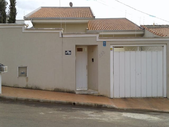 Foto do Casa - CASA para Venda
RESIDENCIAL NOVA FLORESTA, GUAXUPÉ
3 dormitórios sendo 1 suíte, 1 sala, 2 banheiros, 4 vagas
290 m² construída, 360 m² total.
obs.: Imagens dos Móveis apenas ilustrativas. | Guaxupé Imóveis Ltda