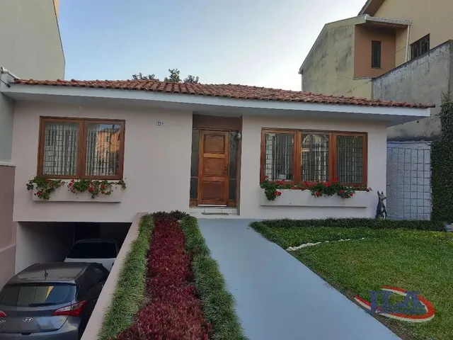 Casa com 330m² 3 quartos e 2 banheiros, à venda, no bairro São Lourenço em Curitiba