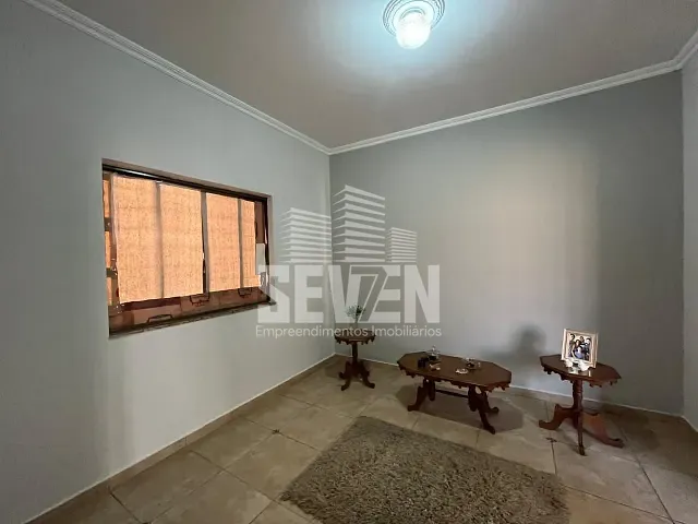 Casa com 301m² 3 quartos e 2 banheiros, à venda, no bairro Chácara das Flores em Bauru