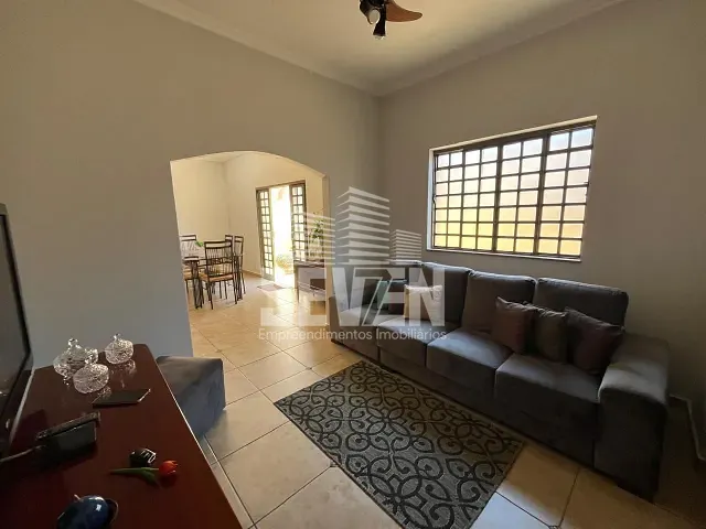 Casa com 301m² 3 quartos e 2 banheiros, à venda, no bairro Chácara das Flores em Bauru