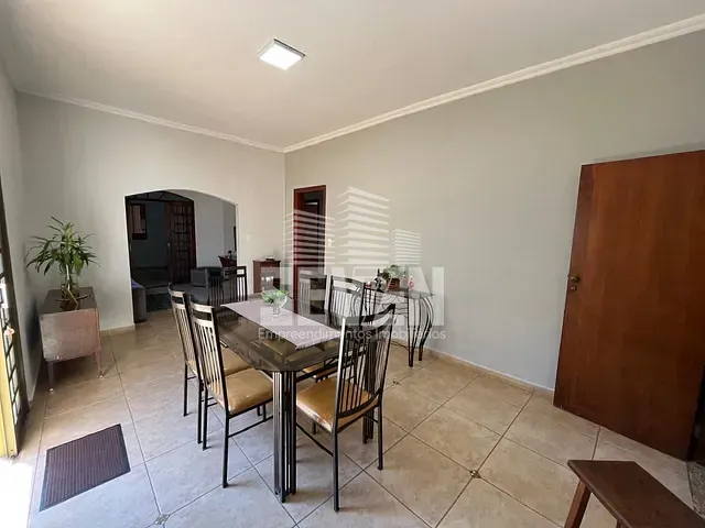 Casa com 301m² 3 quartos e 2 banheiros, à venda, no bairro Chácara das Flores em Bauru