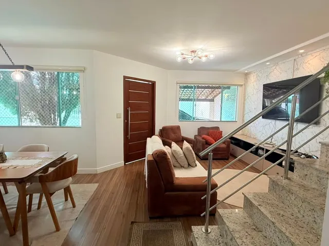 Casa com 200m² 5 quartos e 4 banheiros, à venda, no bairro Granja dos Cavaleiros em Macaé