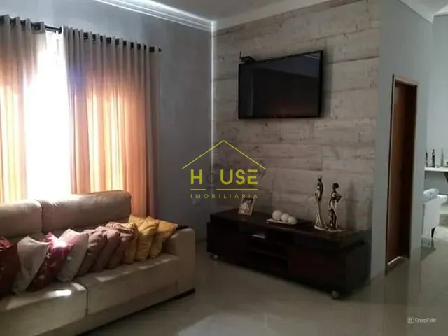 Casa com 385m² 3 quartos e 5 banheiros, à venda, no bairro Centro em Valentim Gentil