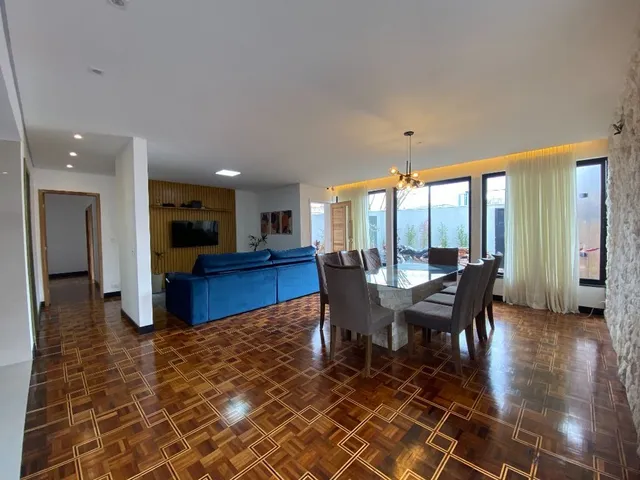 Casa com 441m² 3 quartos e 2 banheiros, à venda, no bairro Jardim Botânico em Curitiba