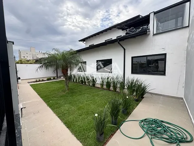 Casa com 356m² 4 quartos e 2 banheiros, à venda, no bairro Centro em Palhoça