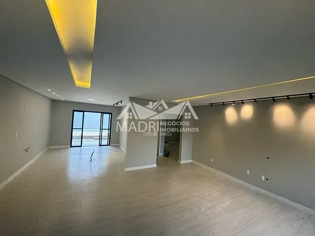 Casa com 356m² 4 quartos e 2 banheiros, à venda, no bairro Centro em Palhoça