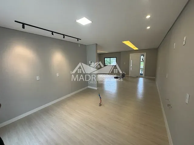 Casa com 356m² 4 quartos e 2 banheiros, à venda, no bairro Centro em Palhoça