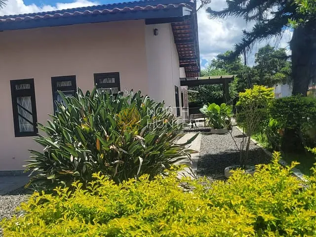 Casa com 160m² 4 quartos e 4 banheiros, à venda, no bairro Itaum em Joinville