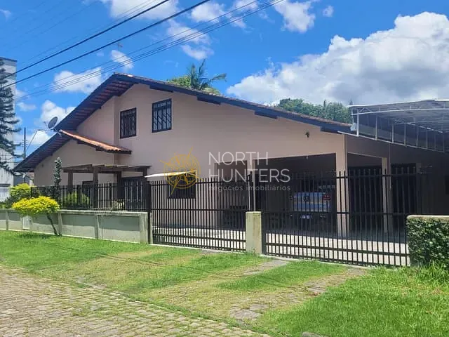 Casa com 160m² 4 quartos e 4 banheiros, à venda, no bairro Itaum em Joinville