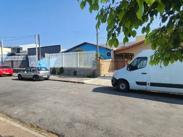 Casa com 200m² 3 quartos e 2 banheiros, à venda, no bairro Xaxim em Curitiba
