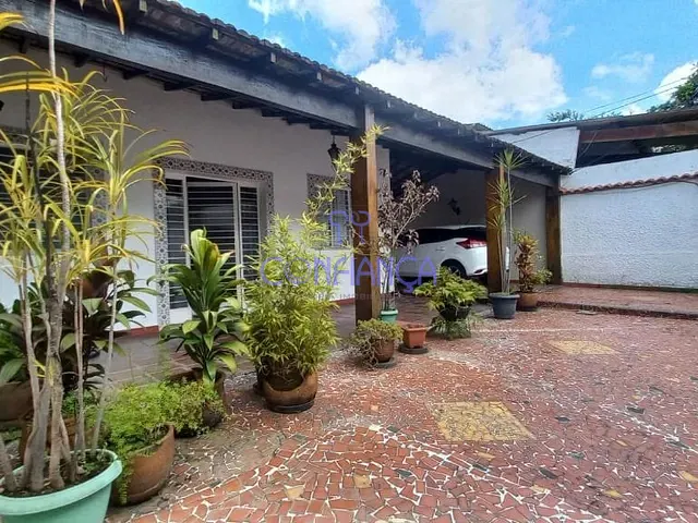 Casa com 304m² 3 quartos e 1 banheiro, à venda, no bairro Campo Grande em Rio de Janeiro