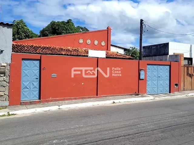 Casa 2 quartos e 2 banheiros, à venda, no bairro centro em Dias D'Ávila