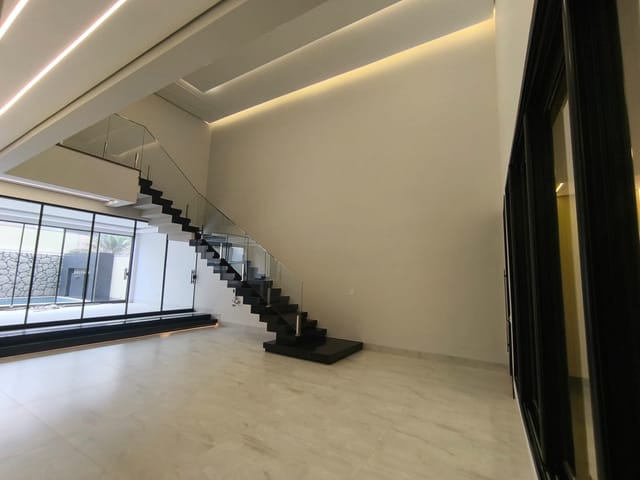 Casa com 360m² 4 quartos e 6 banheiros, à venda, no bairro Esperança em Londrina