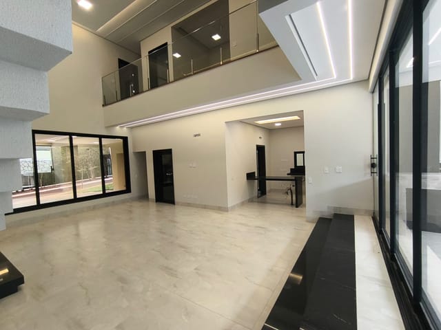 Casa com 360m² 4 quartos e 6 banheiros, à venda, no bairro Esperança em Londrina