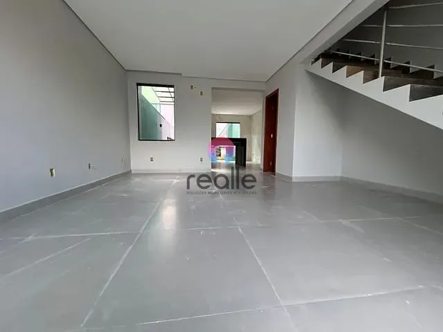 Casa 3 quartos e 1 banheiro, à venda, no bairro Cândida Ferreira em Contagem