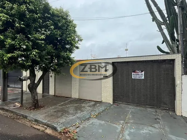 Casa com 350m² 4 quartos e 3 banheiros, para alugar, no bairro Caravelle em Londrina