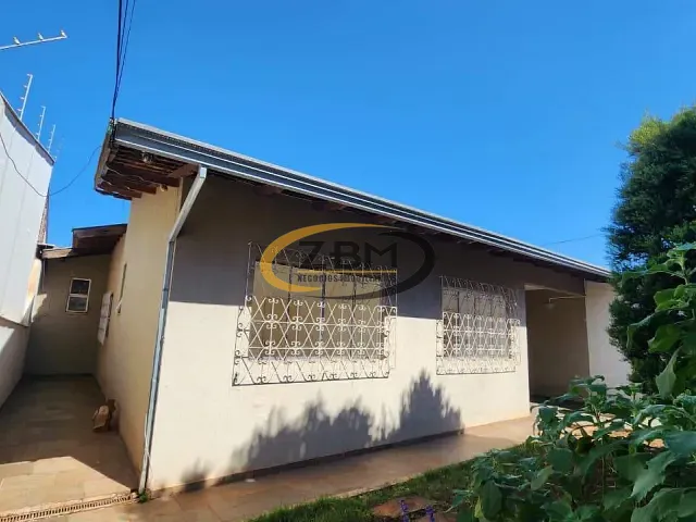 Casa com 350m² 4 quartos e 3 banheiros, para alugar, no bairro Caravelle em Londrina
