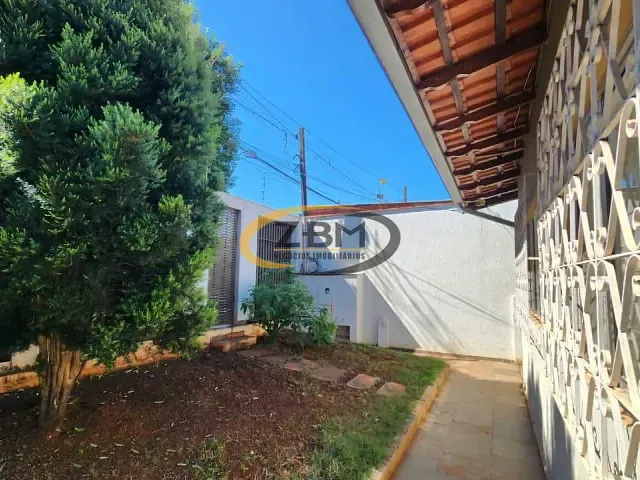 Casa com 350m² 4 quartos e 3 banheiros, para alugar, no bairro Caravelle em Londrina