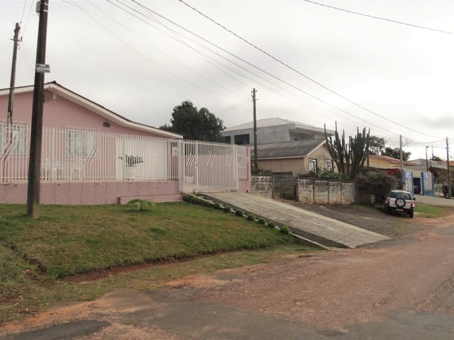 Casa com 546m² 3 quartos e 3 banheiros, à venda, no bairro Contorno em Ponta Grossa