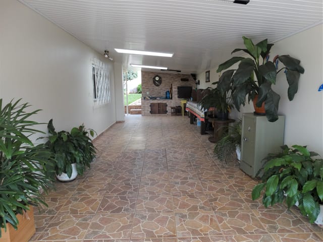 Casa com 546m² 3 quartos e 3 banheiros, à venda, no bairro Contorno em Ponta Grossa