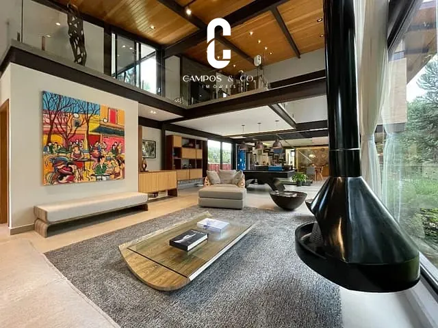 Casa com 2430m² 4 quartos e 6 banheiros, à venda, no bairro Iporanga em Campos Do Jordão